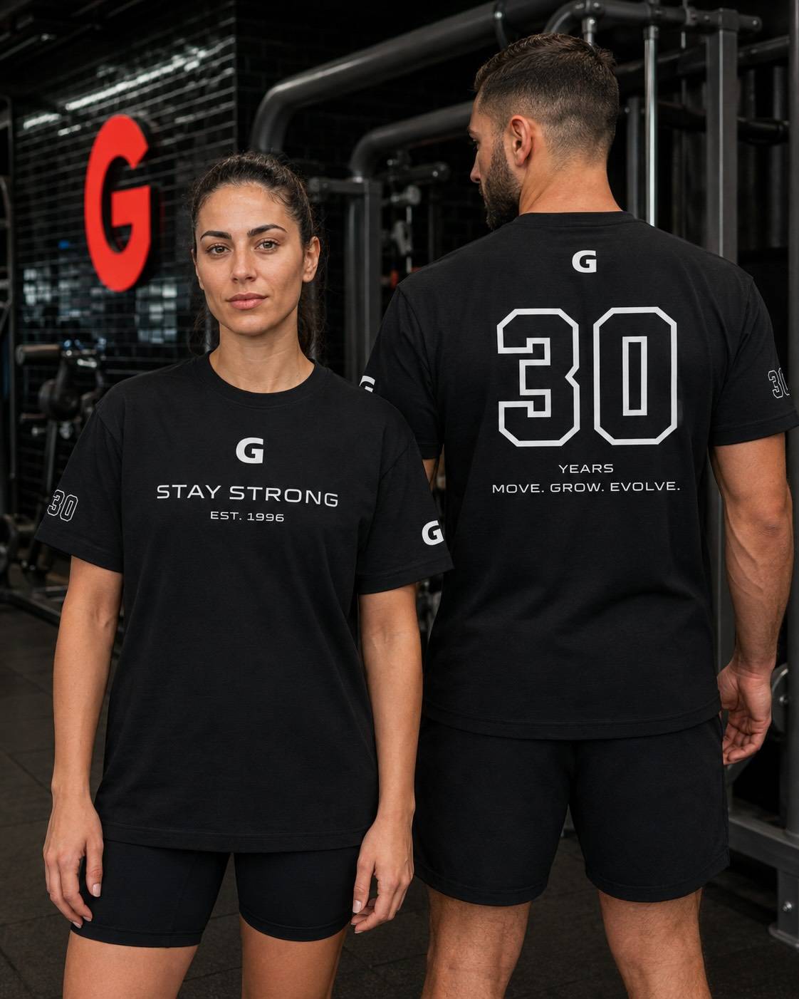 Ζευγάρι μέλη Gymnasium φορούν το Anniversary T-shirt 30 Χρόνια, Σεπτέμβριος 2026