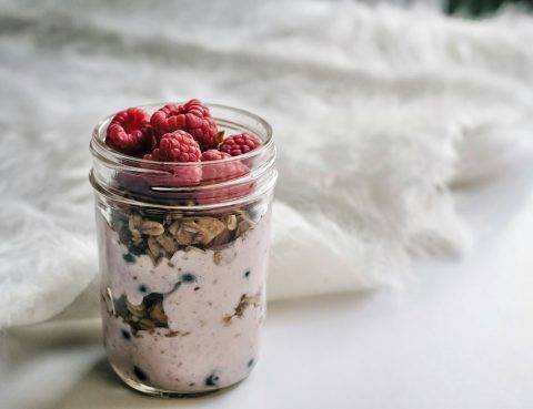 Πρωτεϊνικά Overnight Oats με Ελληνικό Γιαούρτι